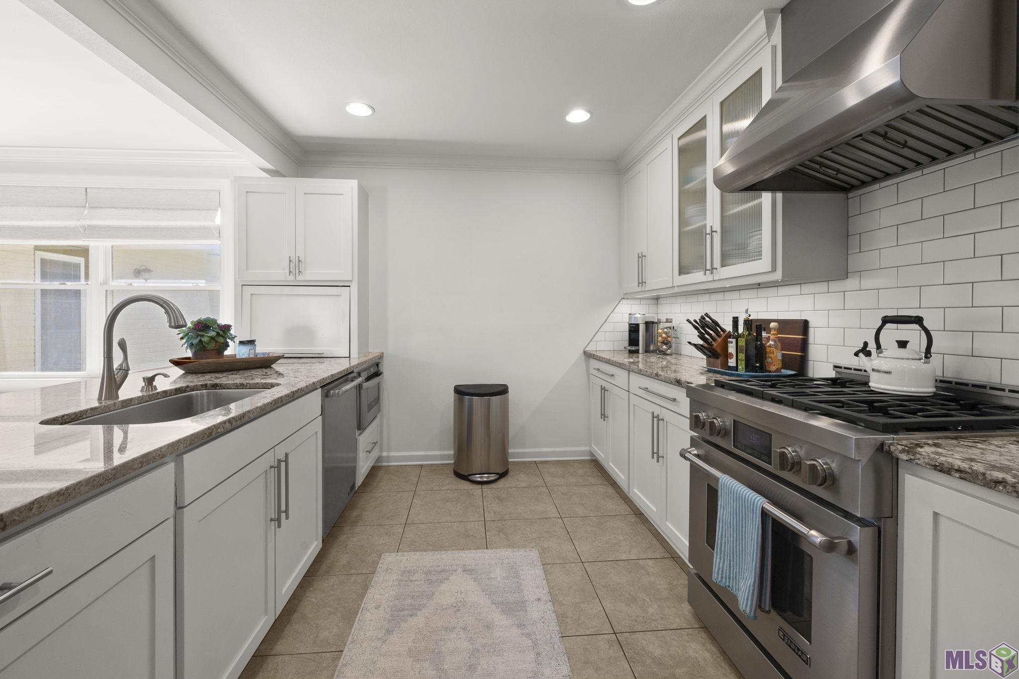 3055 Torrance Drive Baton Rouge, LA 70809 - Photo 7 of 26 gas cooktop and granite counters