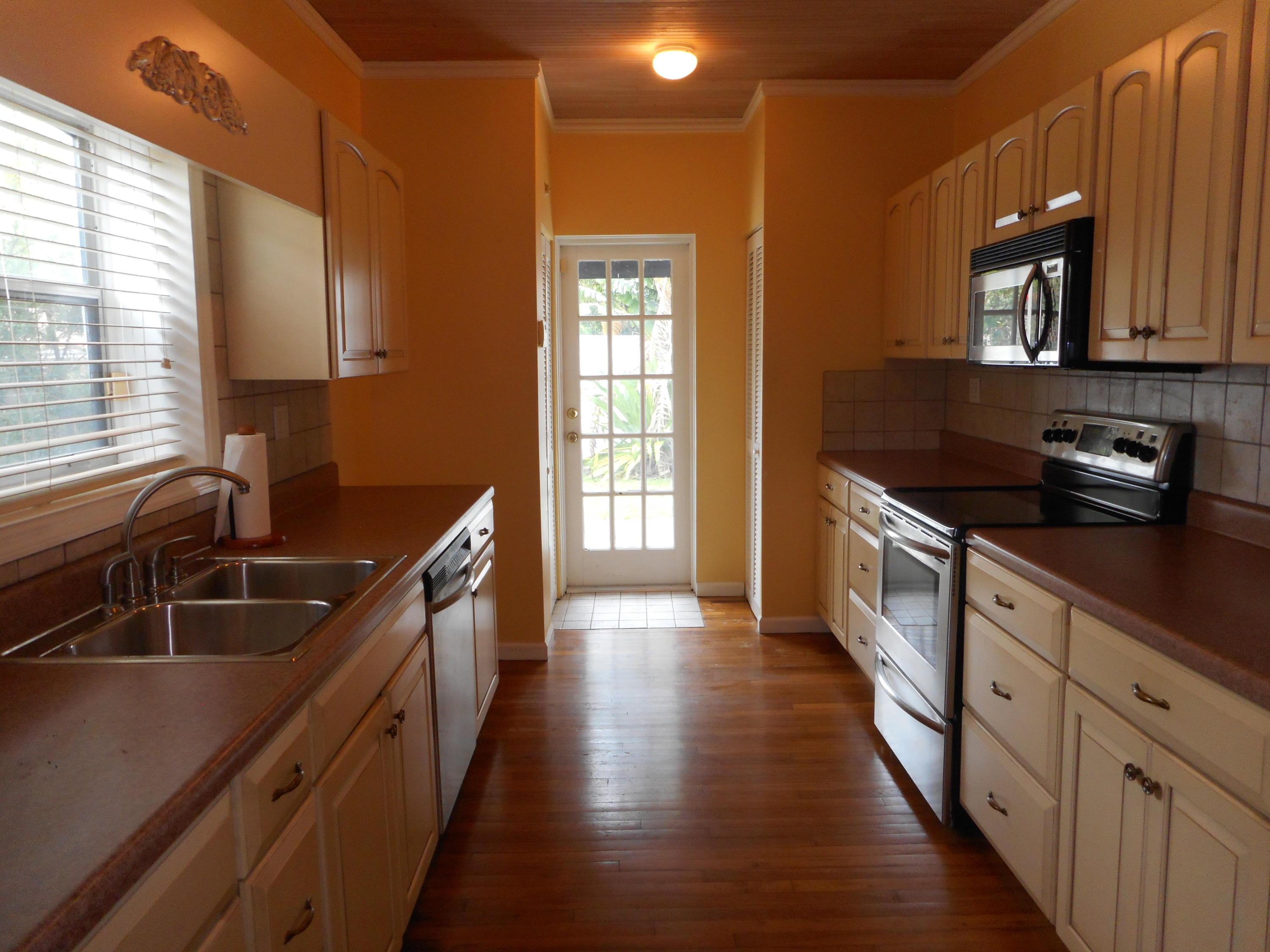 709 Avon Road West Palm Beach, FL 33401 - Photo 17 of 27 Kitchen