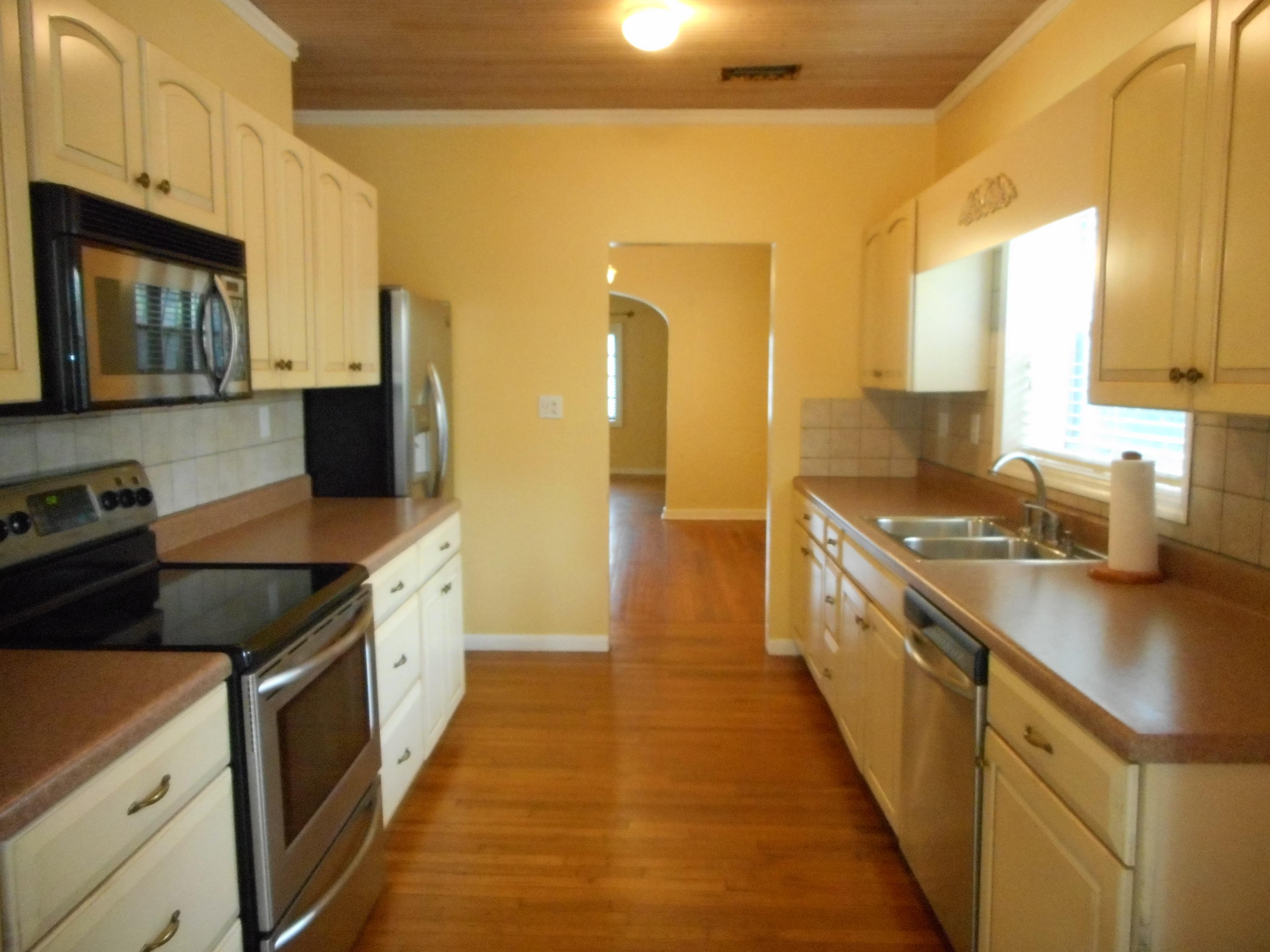 709 Avon Road West Palm Beach, FL 33401 - Photo 18 of 27 Kitchen