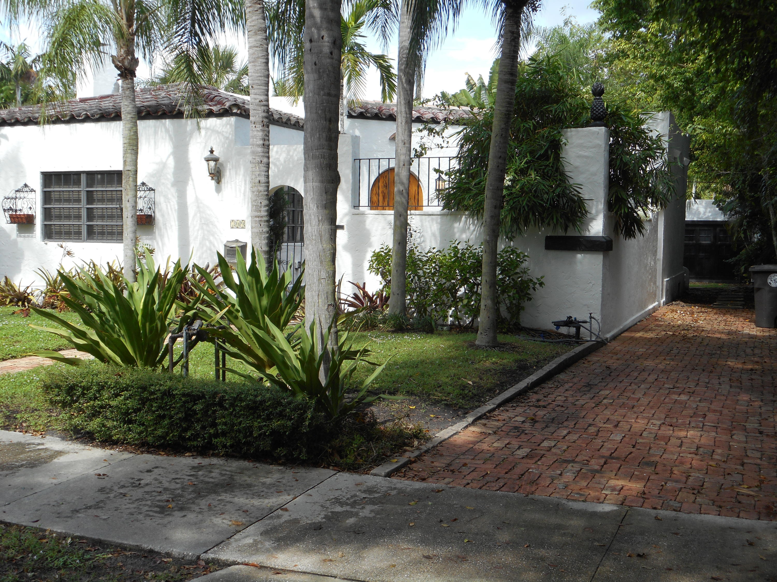 709 Avon Road West Palm Beach, FL 33401 - Photo 2 of 27 Front/Side