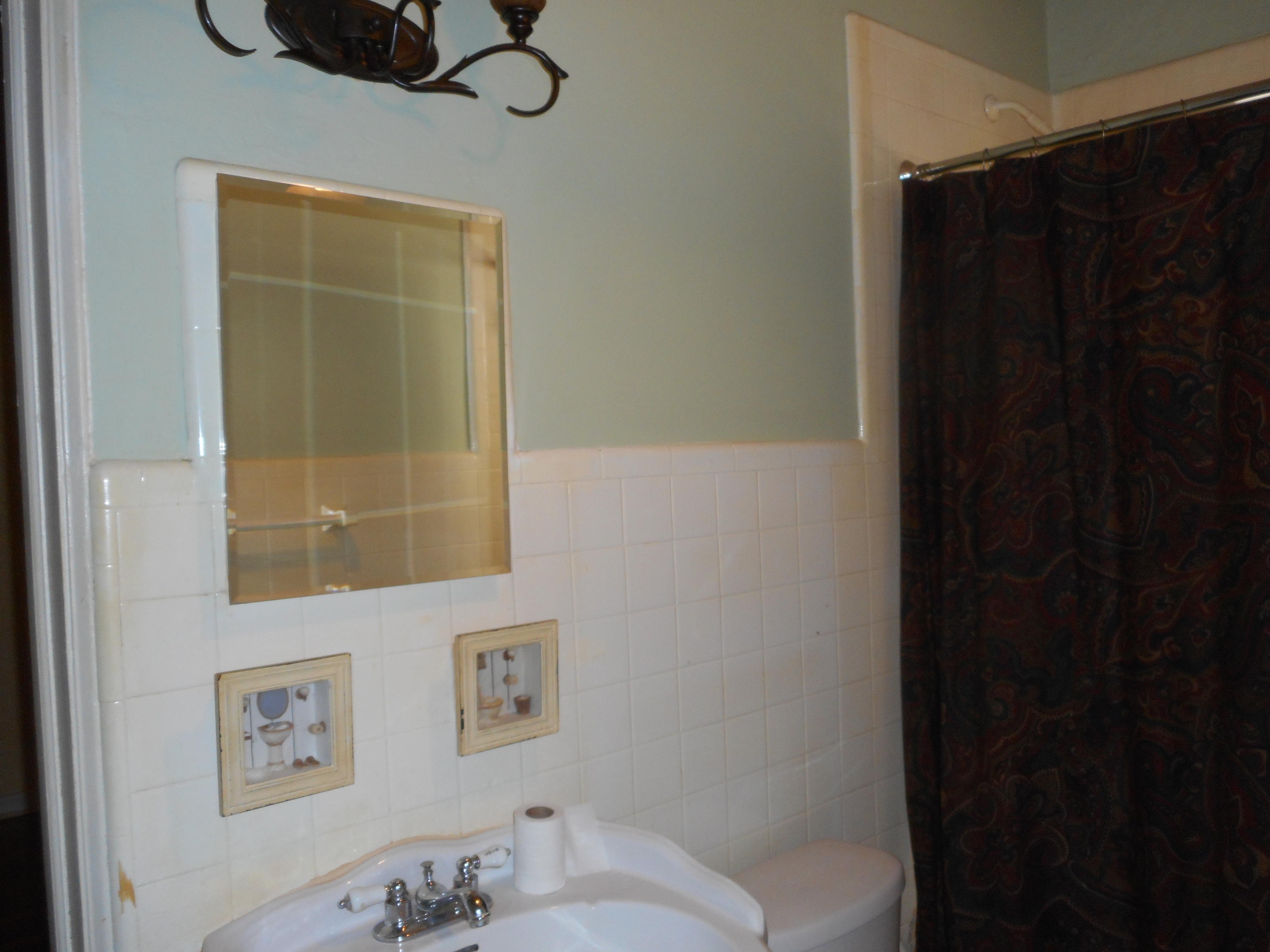 709 Avon Road West Palm Beach, FL 33401 - Photo 22 of 27 Jack/Jill Bath
