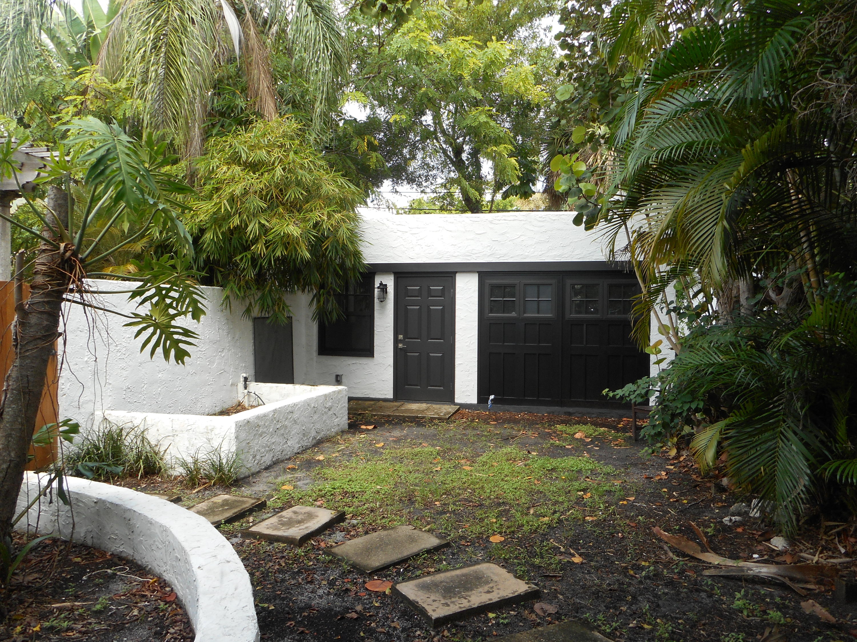 709 Avon Road West Palm Beach, FL 33401 - Photo 4 of 27 Rear Cottage