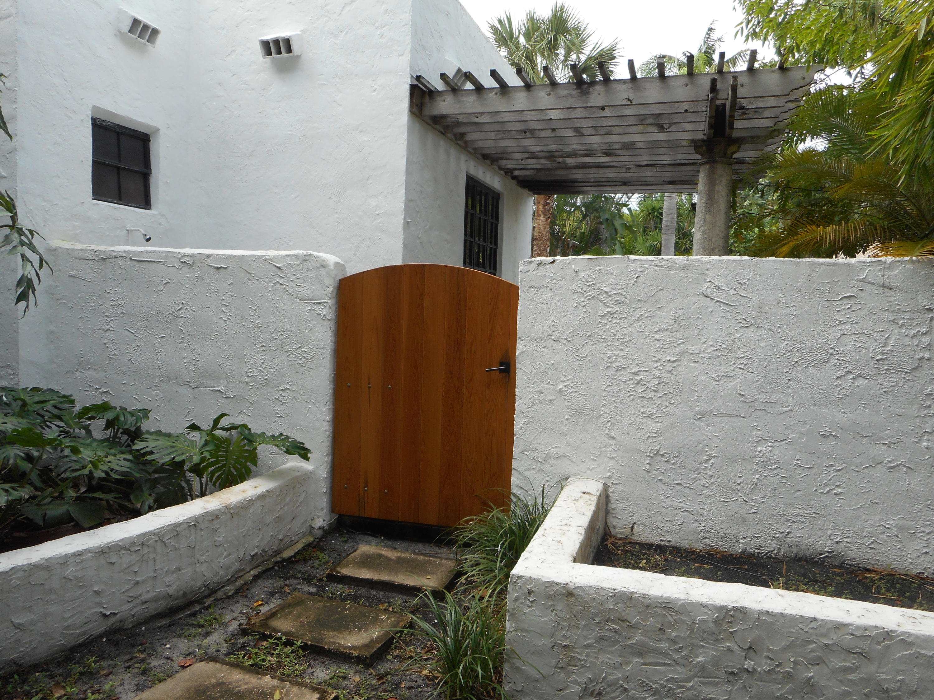 709 Avon Road West Palm Beach, FL 33401 - Photo 5 of 27 Back and Rear