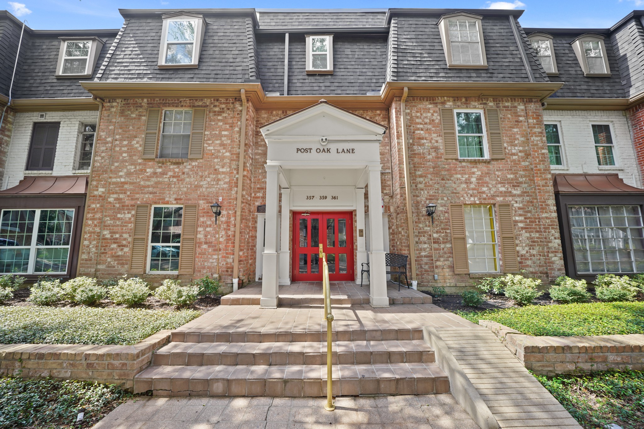 357 North Post Oak Lane, Unit 101 Houston, TX 77024 - Photo 11 of 19 This captivating Condo boasts a grand curbside appeal and arrival experience - highlighting a beautiful brick and stone elevation.