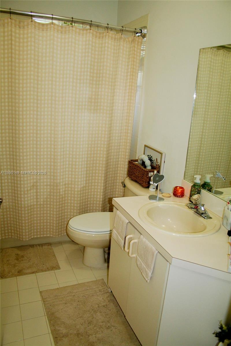 4964 Southwest 128th Avenue Miramar, FL 33027 - Photo 20 of 31 Full Bathroom