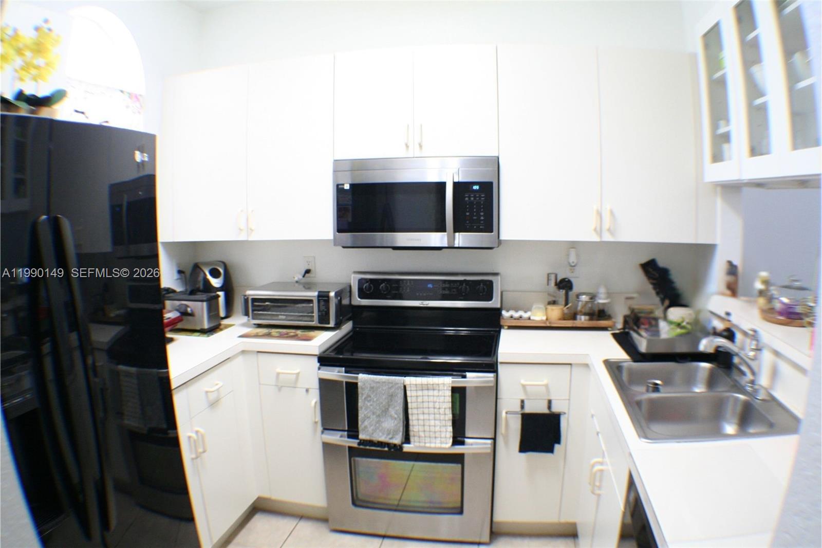 4964 Southwest 128th Avenue Miramar, FL 33027 - Photo 9 of 31 Kitchen