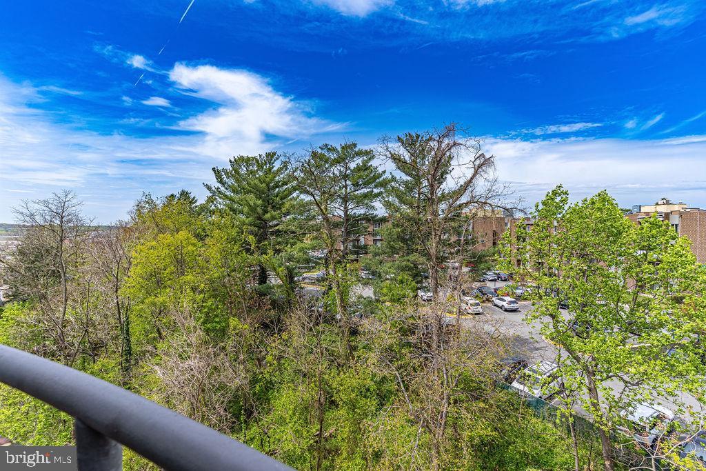 301 South Reynolds Street, Unit 607 Alexandria, VA 22304 - Photo 15 of 16 a view of a garden