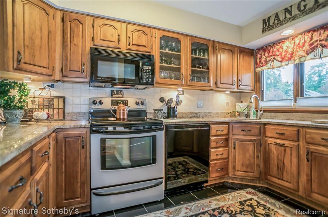 3104 Rivers Edge Drive Wayne, MI 48184 - Photo 9 of 26 rekit.jpg