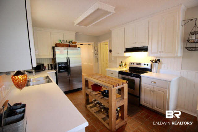 108 Avon Circle East Daphne, AL 36526 - Photo 14 of 46 Kitchen