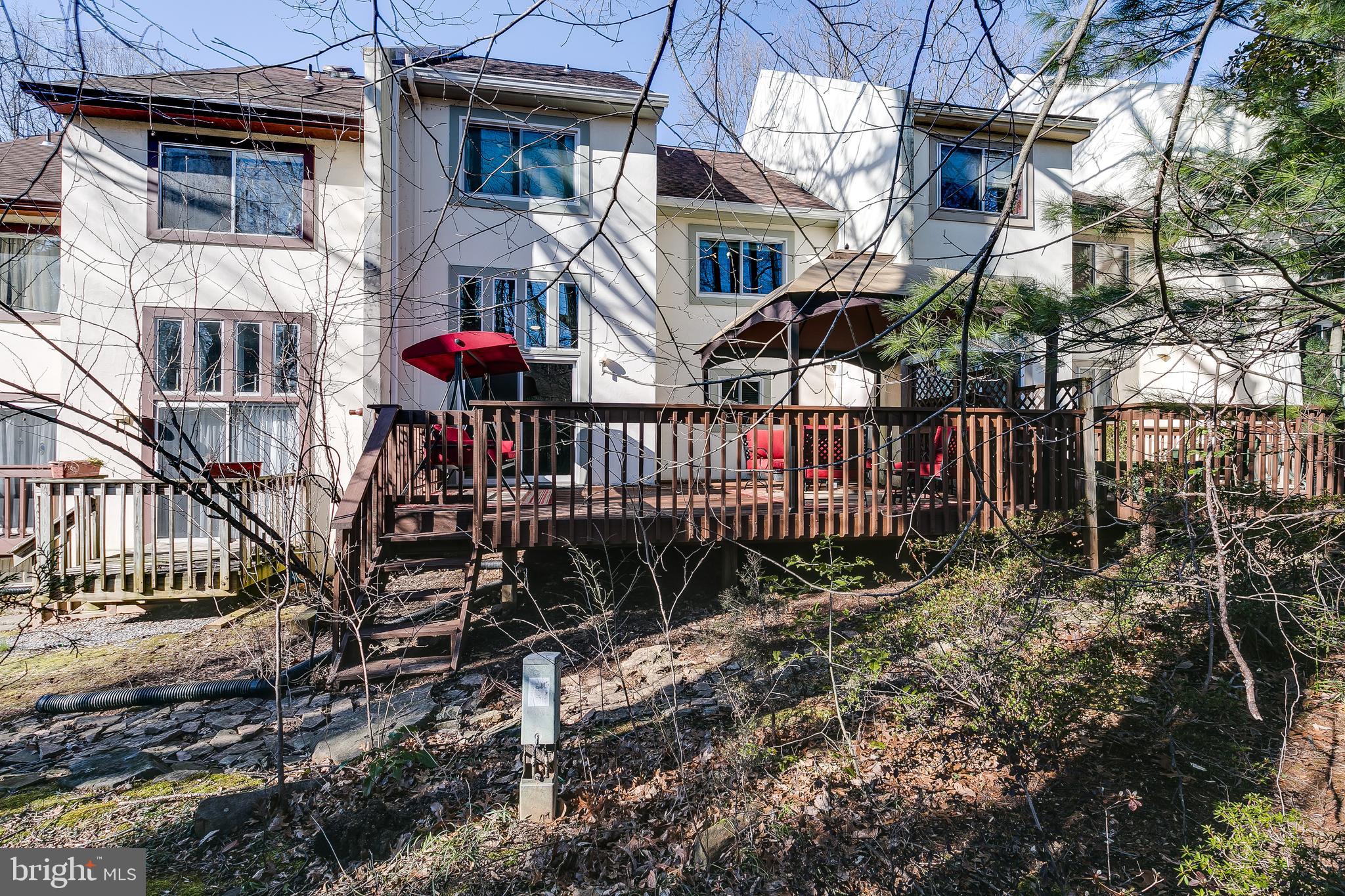 1589 Inlet Court Reston, VA 20190 - Photo 2 of 36 Lake Cluster TH, Expansive Deck