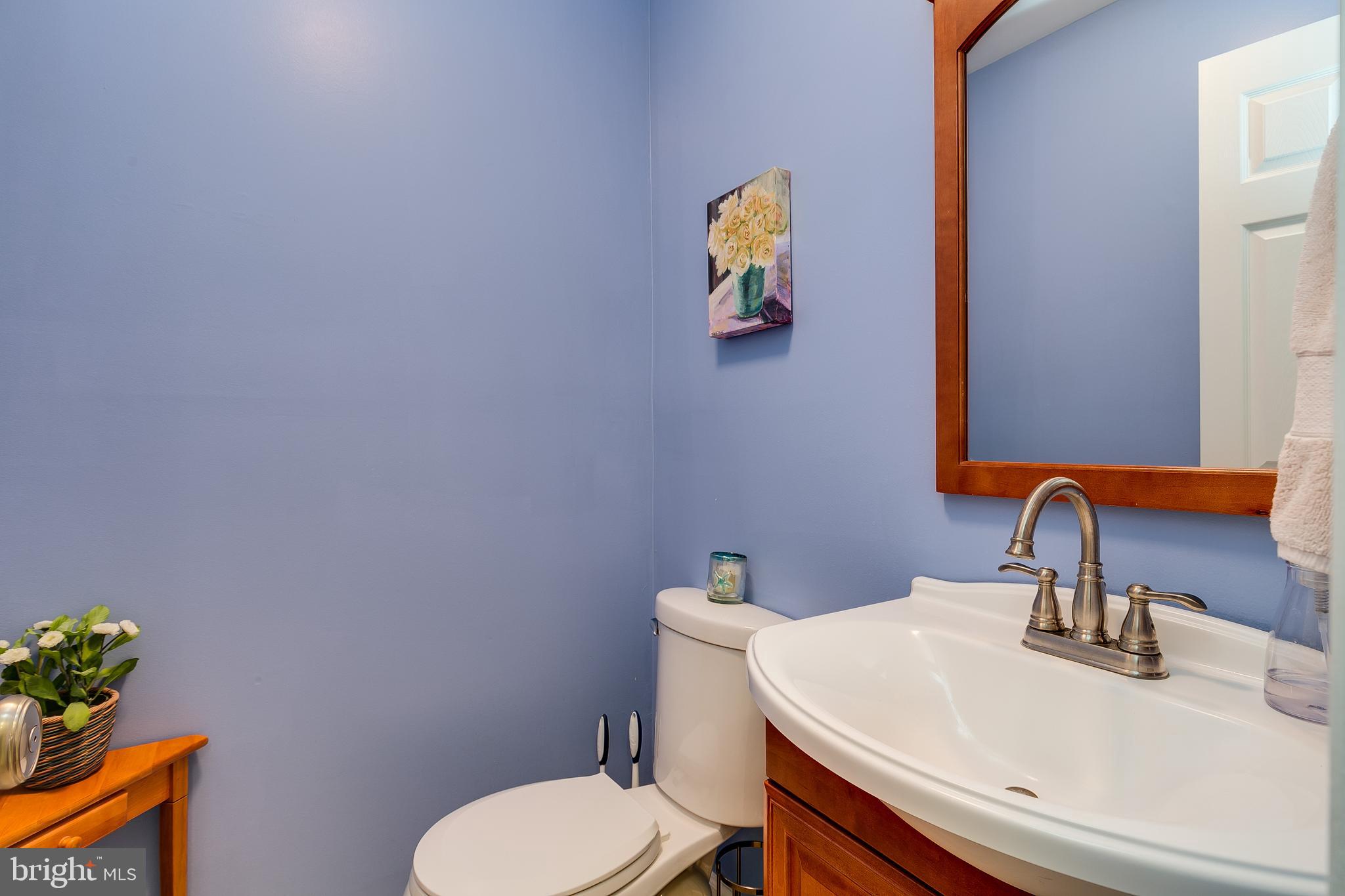 1589 Inlet Court Reston, VA 20190 - Photo 21 of 36 Powder room --Updted