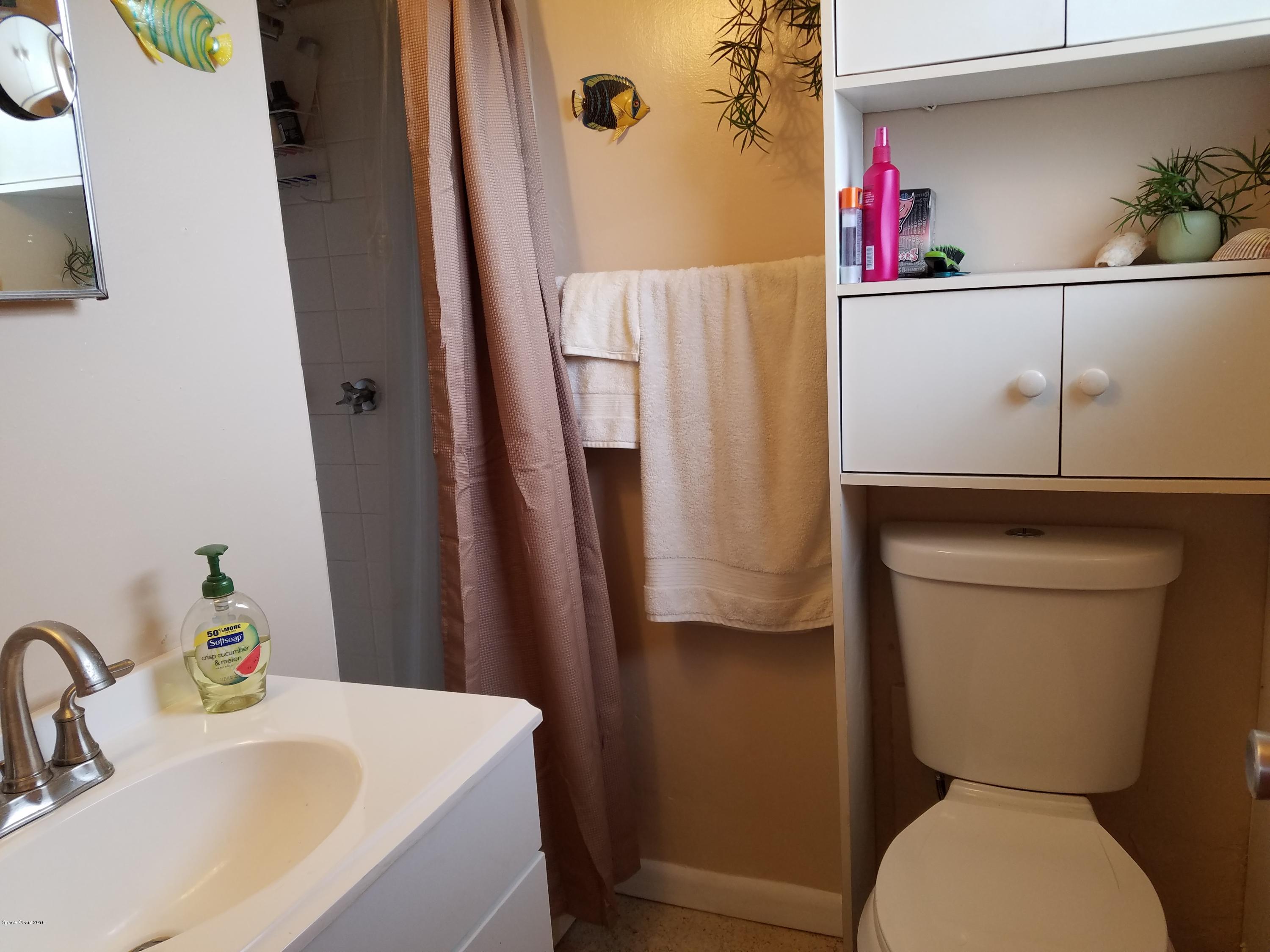 1882 Croton Road Melbourne, FL 32935 - Photo 20 of 37 MASTER BATH
