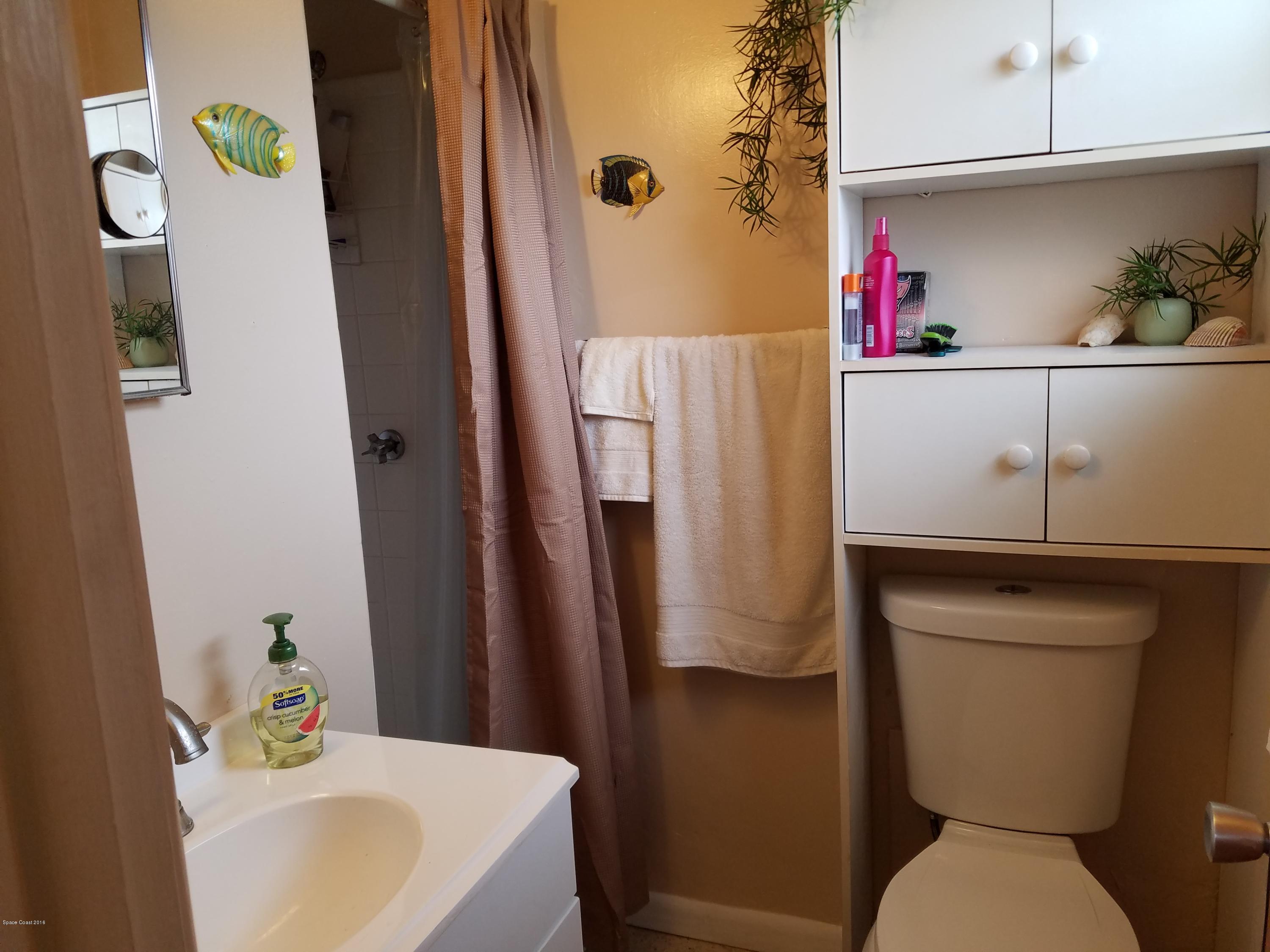 1882 Croton Road Melbourne, FL 32935 - Photo 21 of 37 MASTER BATH2