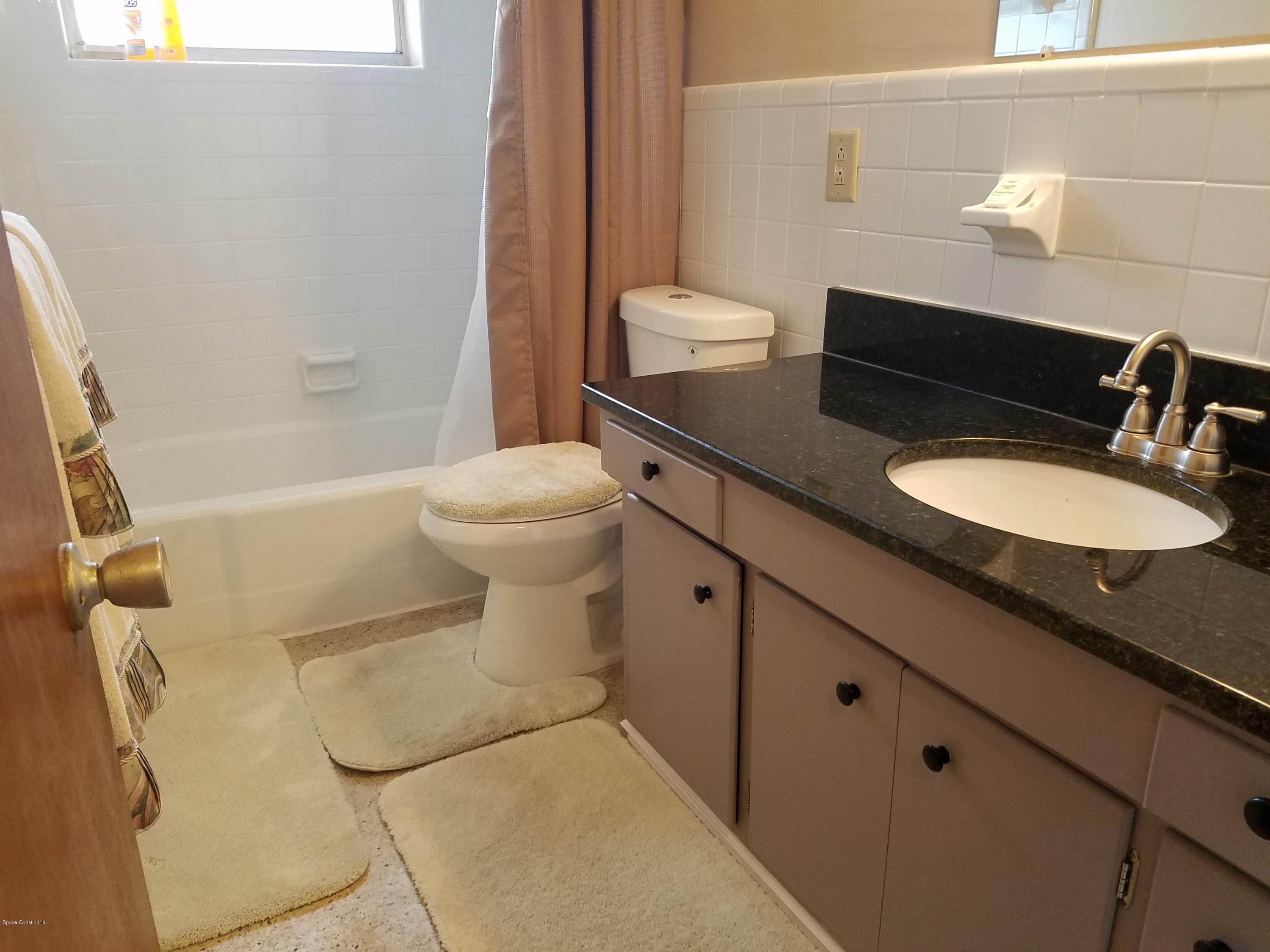 1882 Croton Road Melbourne, FL 32935 - Photo 25 of 37 GUEST BATH 2