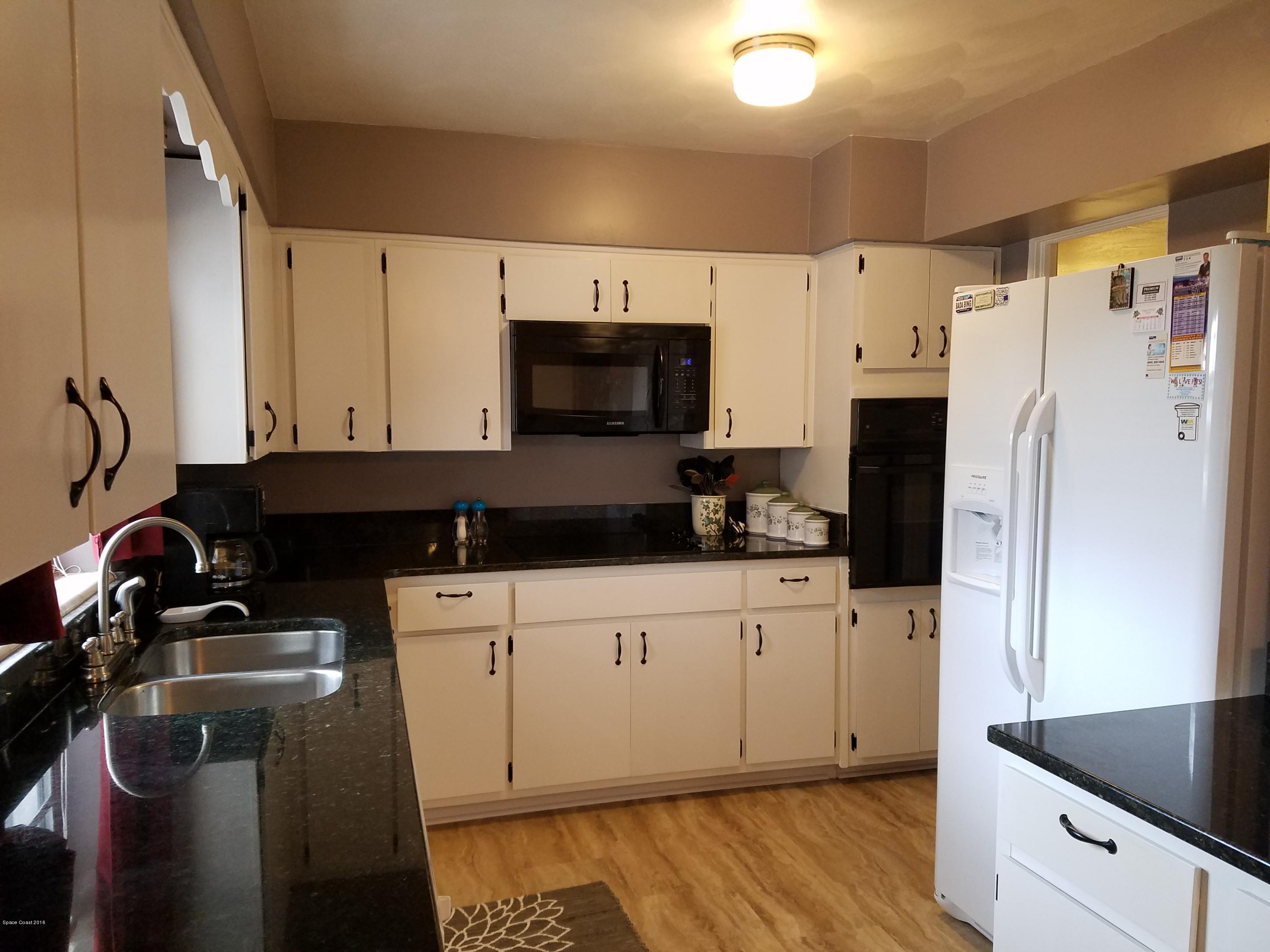 1882 Croton Road Melbourne, FL 32935 - Photo 8 of 37 KITCHEN