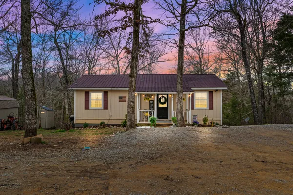 $229,900 | 40 Long Point Road, Linden, TN 37096