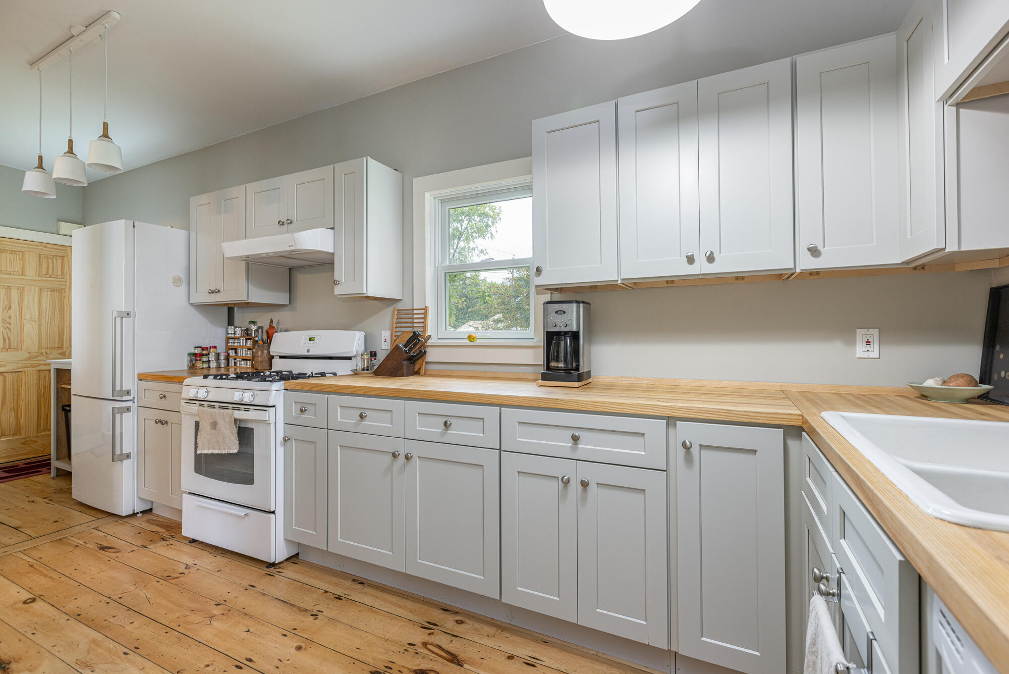43 Bay Street Portland, ME 04103 - Photo 2 of 15 43 Bay St_W5_003