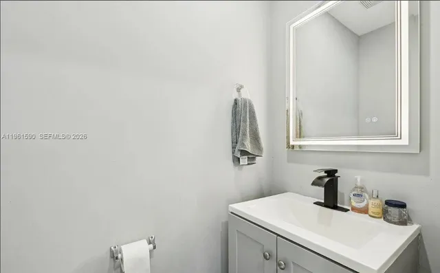 $3,200 | 380 Northwest 20th Street, Unit 8, Miami, FL 33136