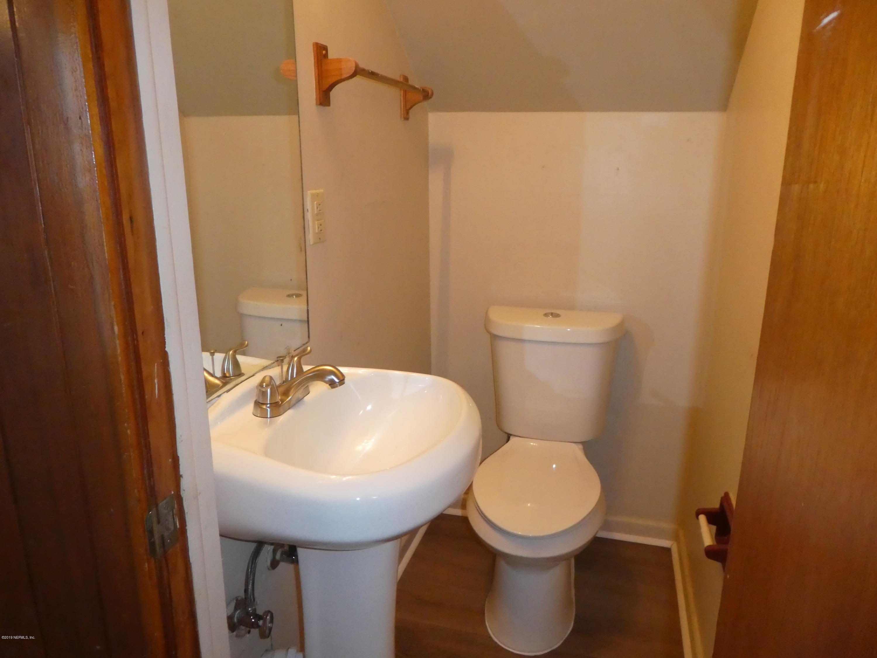 1687 Glendale Road Jacksonville, FL 32216 - Photo 14 of 16 1/2 bath downstairs