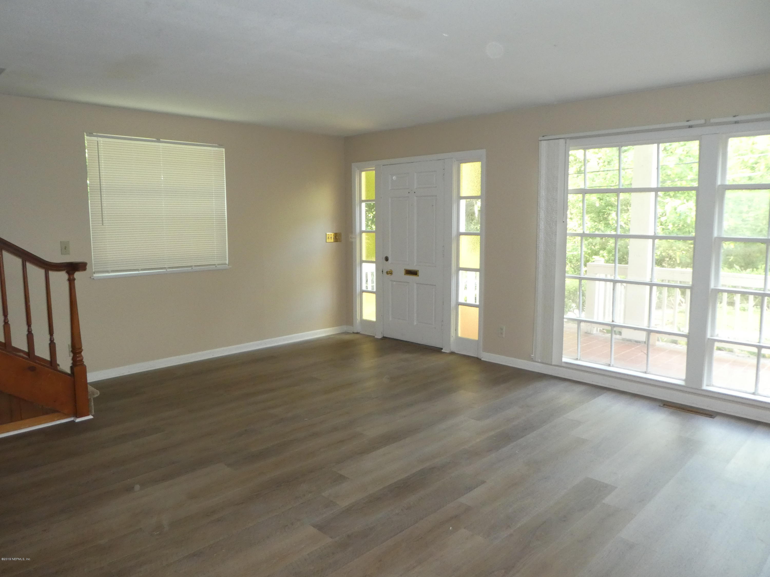 1687 Glendale Road Jacksonville, FL 32216 - Photo 15 of 16 Living Room