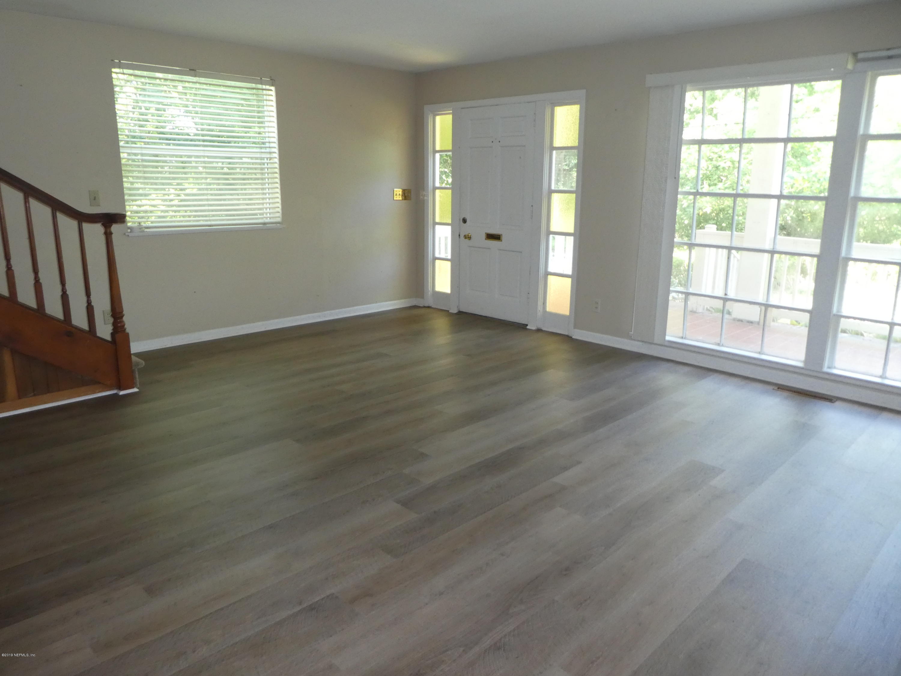 1687 Glendale Road Jacksonville, FL 32216 - Photo 5 of 16 Spacious Living Room with new flooring