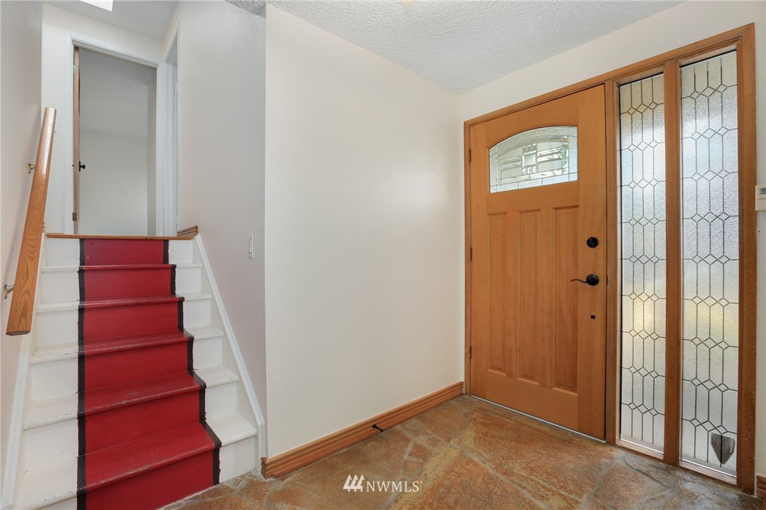 18501 129th Place Southeast Renton, WA 98058 - Photo 3 of 21 Gallery Image 3