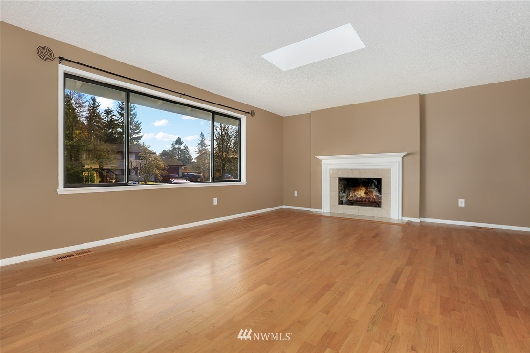 18501 129th Place Southeast Renton, WA 98058 - Photo 4 of 21 Gallery Image 4