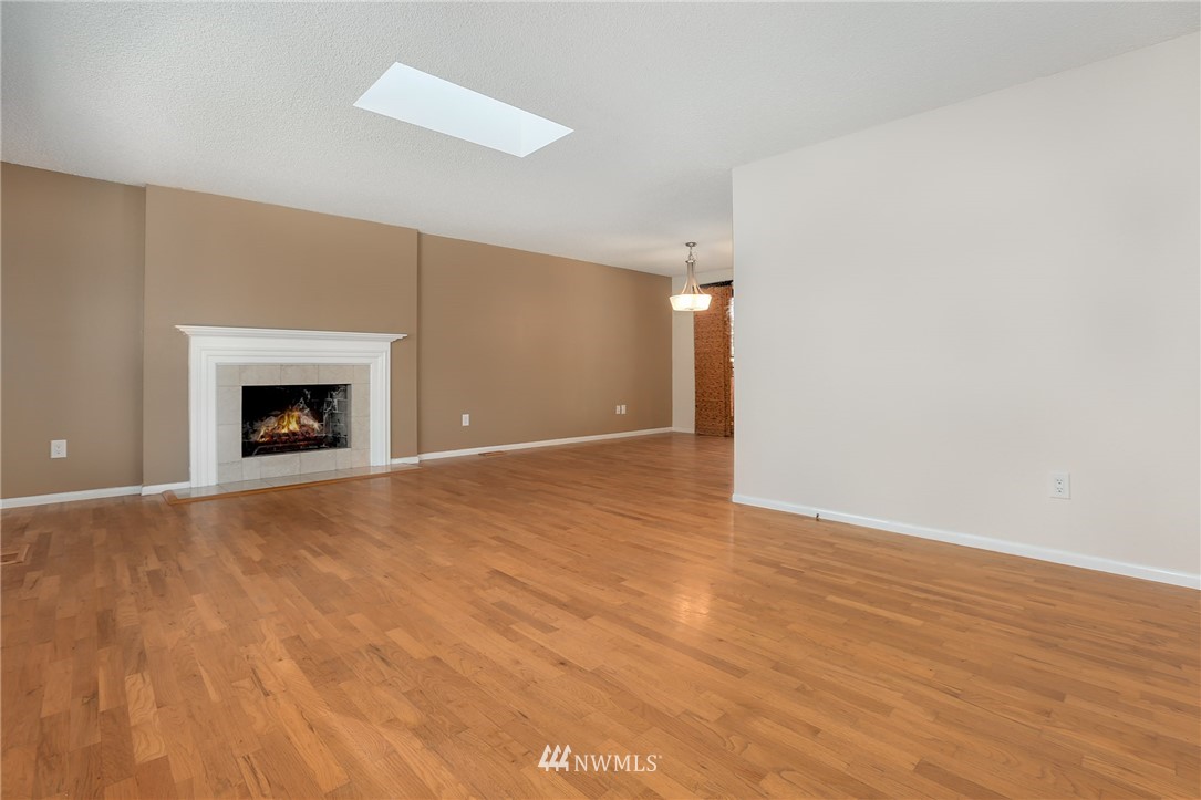 18501 129th Place Southeast Renton, WA 98058 - Photo 5 of 21 Gallery Image 5