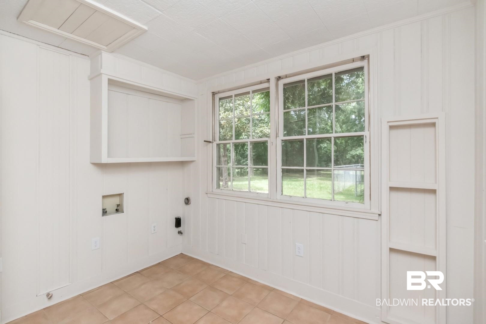 1906 Old Shell Road Mobile, AL 36607 - Photo 20 of 26 Laundry area with light tile patterned floors, electric dryer hookup, and hookup for a washing machine