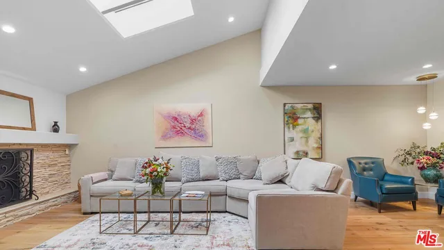 $1,399,975 | 4907 St Louis Court, Culver City, CA 90230