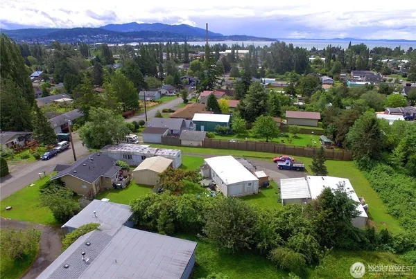 an aerial view of house with yard swimming pool and mountains