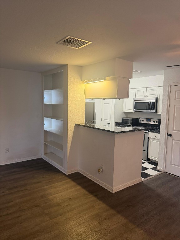 3600 Jeanetta Street, Unit 804 Houston, TX 77063 - Photo 19 of 26 a kitchen with kitchen island granite countertop a sink and a stove top oven