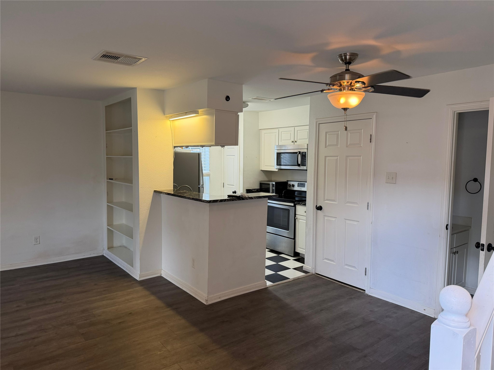 3600 Jeanetta Street, Unit 804 Houston, TX 77063 - Photo 21 of 26 a kitchen with a refrigerator and a stove top oven