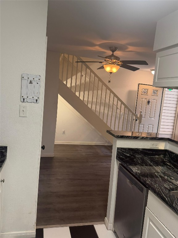 3600 Jeanetta Street, Unit 804 Houston, TX 77063 - Photo 23 of 26 a kitchen with a stove and a microwave