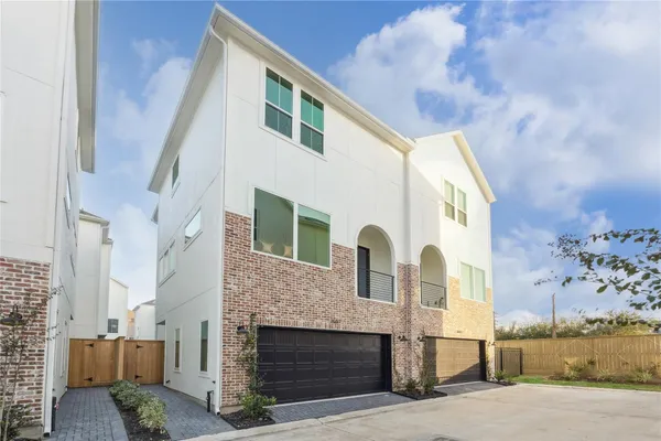 $3,300 | 3075 Hicks Street, Houston, TX 77007