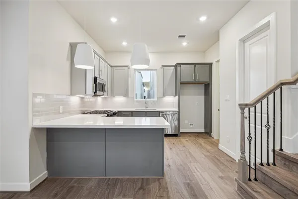 $3,300 | 3075 Hicks Street, Houston, TX 77007