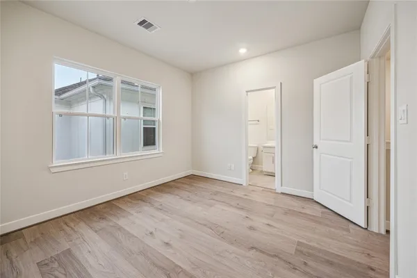 $3,300 | 3075 Hicks Street, Houston, TX 77007