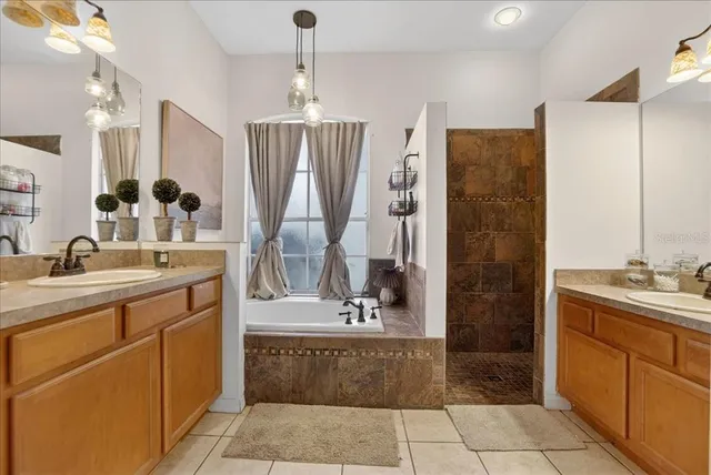 $559,000 | 4423 Merrick Run Lane, Valrico, FL 33596