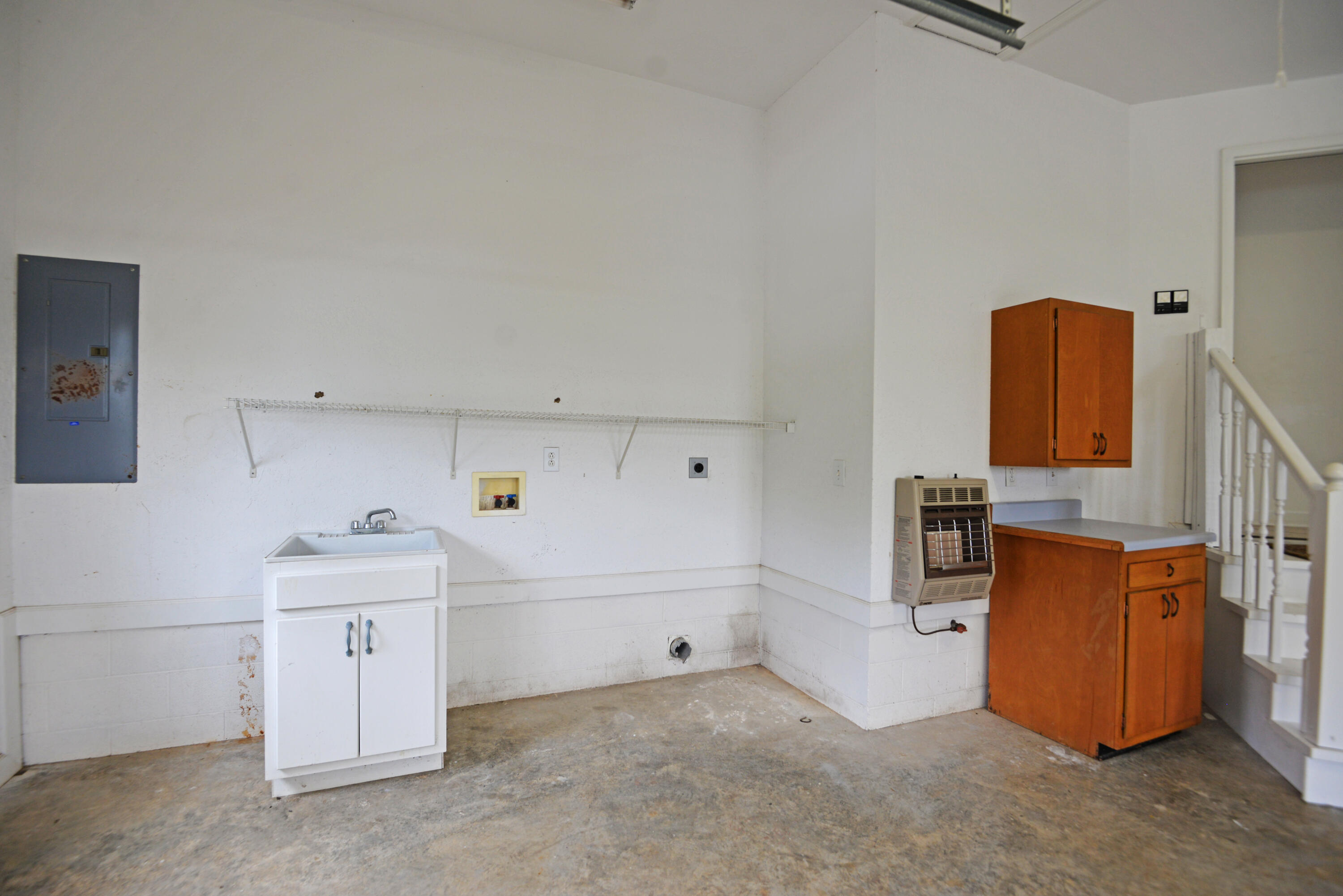 2157 South Shore Acres Road Soddy Daisy, TN 37379 - Photo 27 of 37 Garage washer-dryer hook-ups