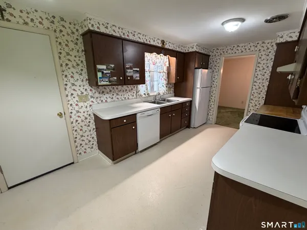 $354,900 | 233 Conrad Street, Naugatuck, CT 06770