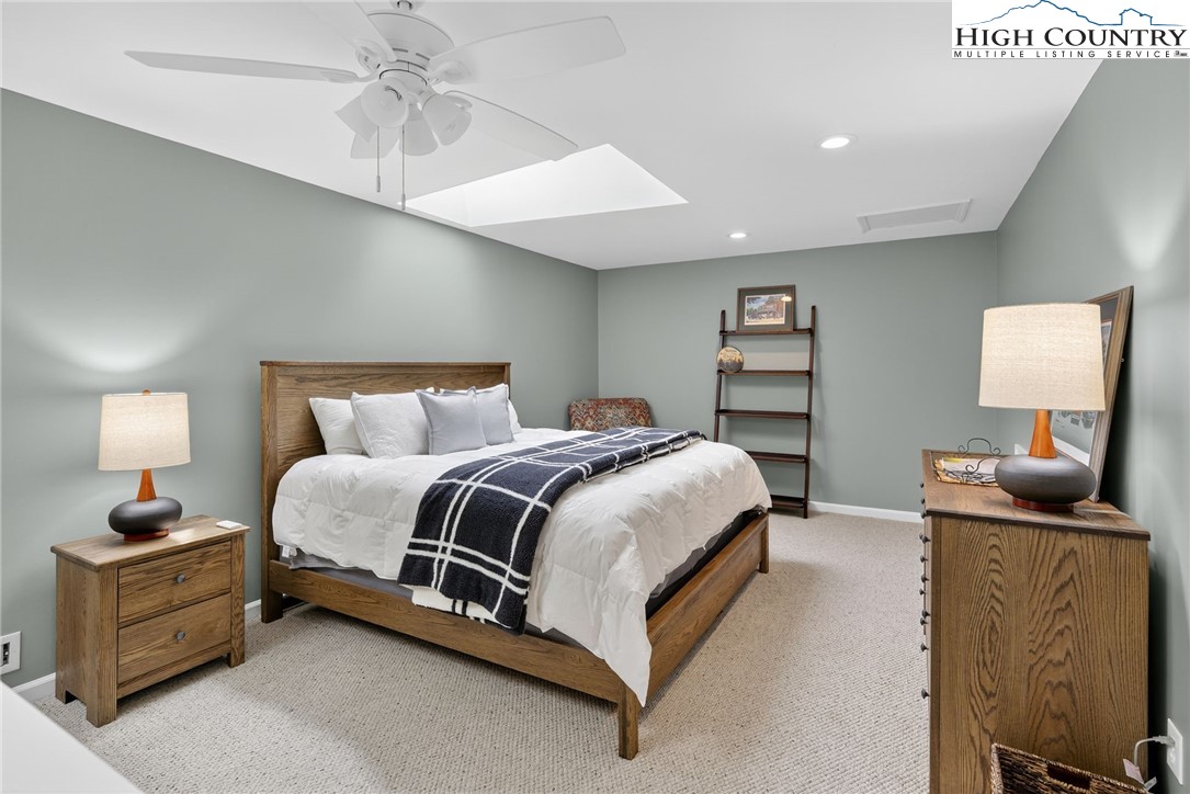 233 Lakeview Place, Unit D2 Jefferson, NC 28640 - Photo 31 of 49 a bedroom with a bed and a lamp