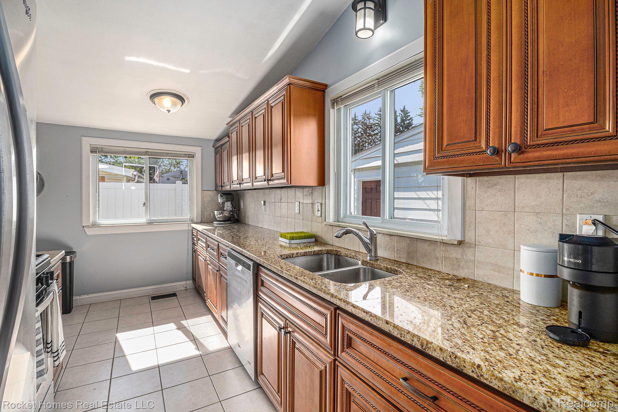 8925 Merriman Road Livonia, MI 48150 - Photo 7 of 26