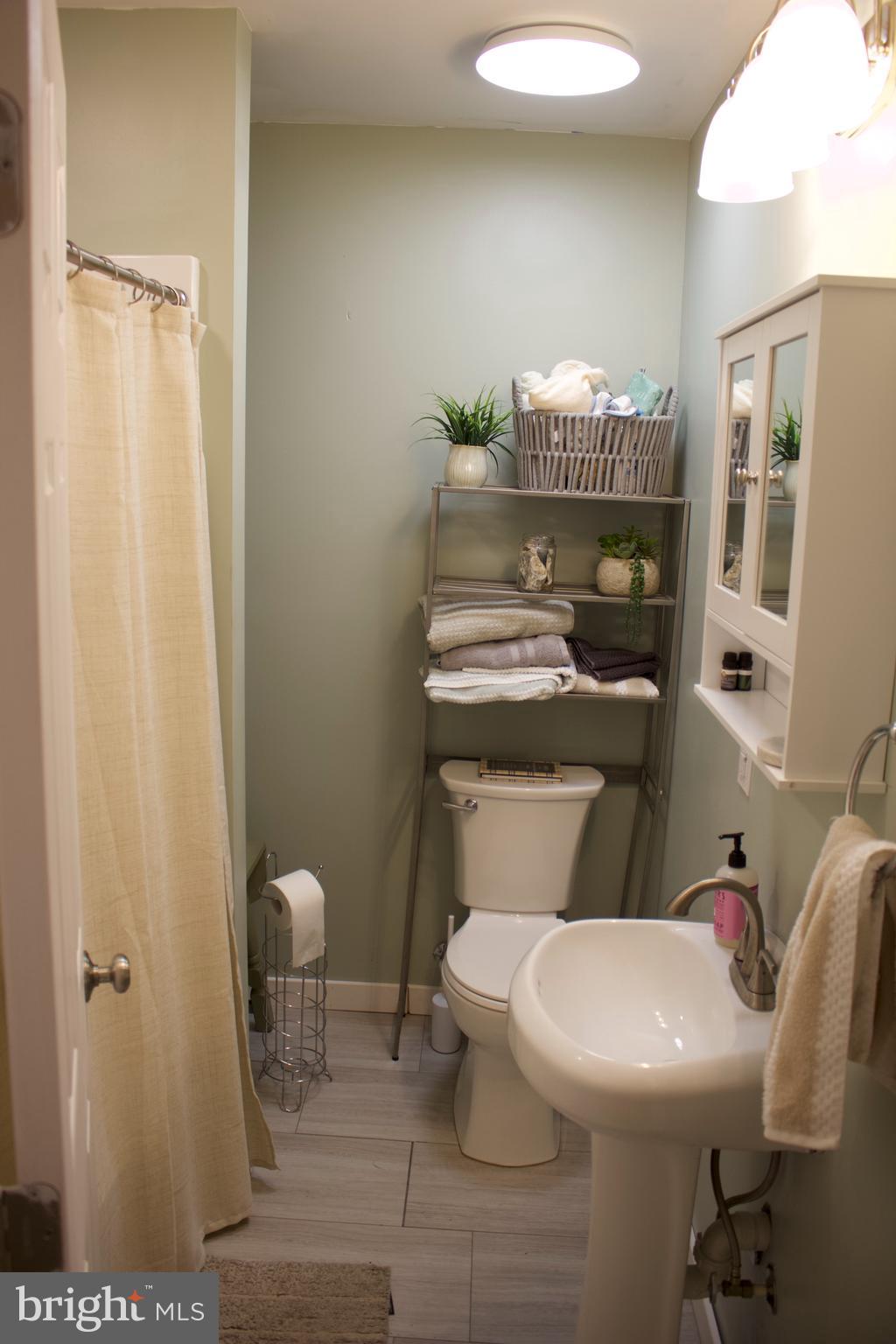 7120 Linganore Road Frederick, MD 21701 - Photo 16 of 26 2nd bathroom