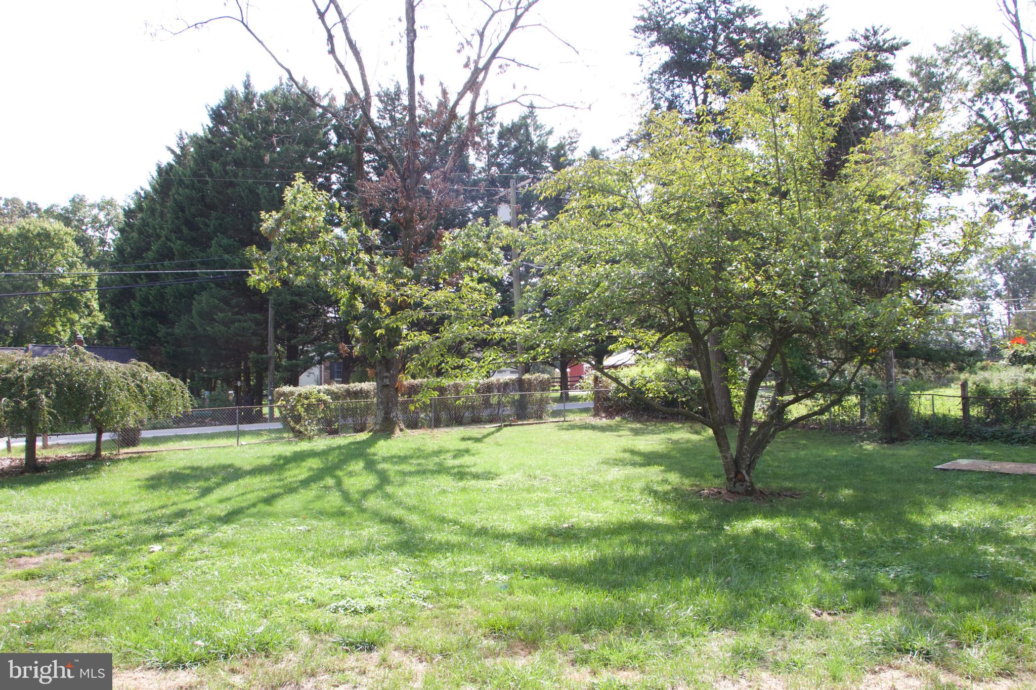 7120 Linganore Road Frederick, MD 21701 - Photo 18 of 26 Fenced front yard