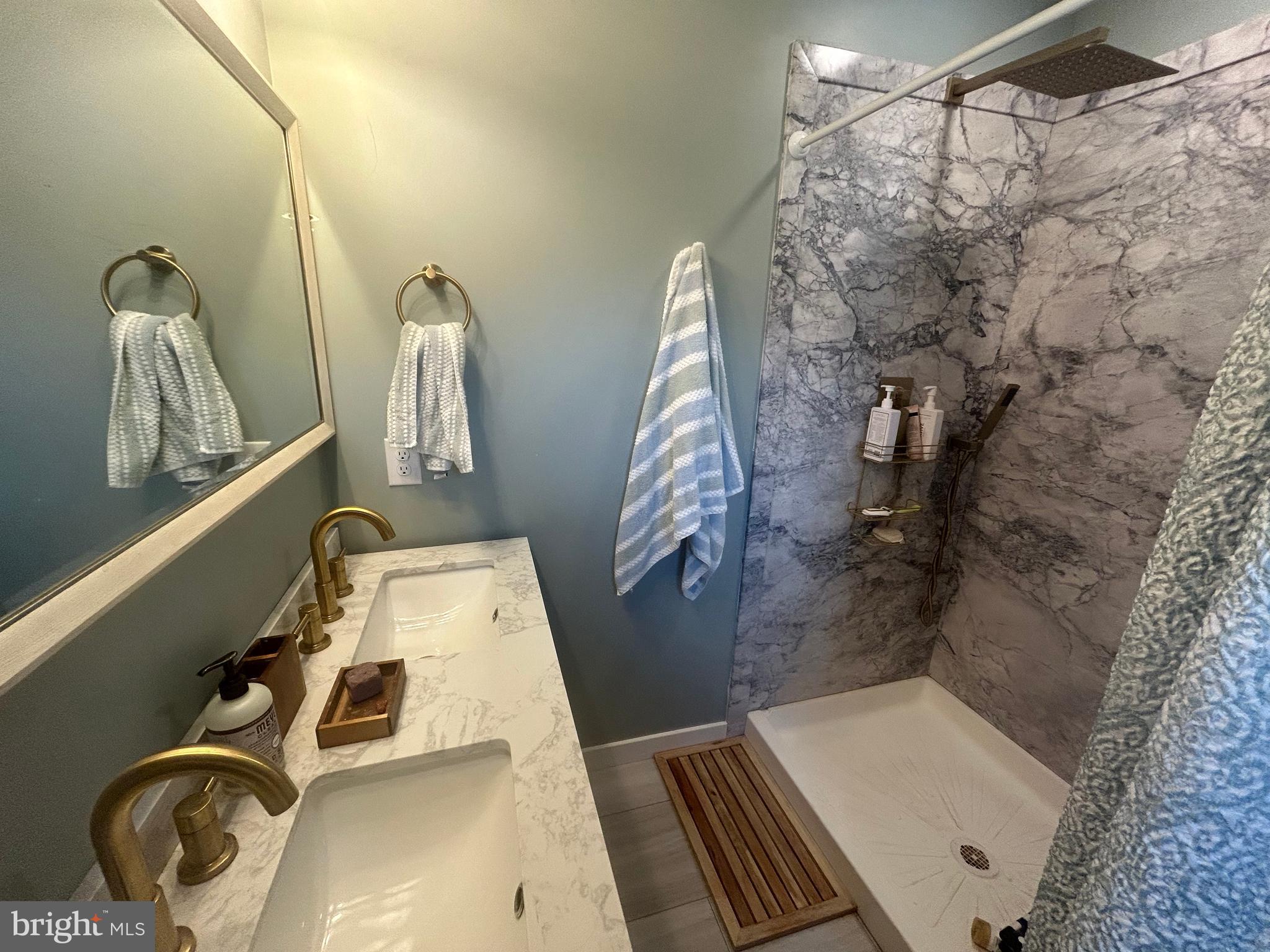 7120 Linganore Road Frederick, MD 21701 - Photo 21 of 26 Master bathroom