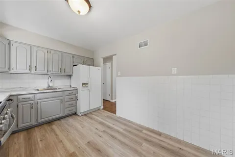 $195,000 | 3 Mullanphy Court, Florissant, MO 63031