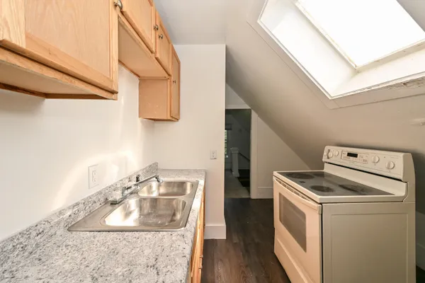 $725 | 3238 West Juneau Avenue, Unit 3238A, Milwaukee, WI 53208