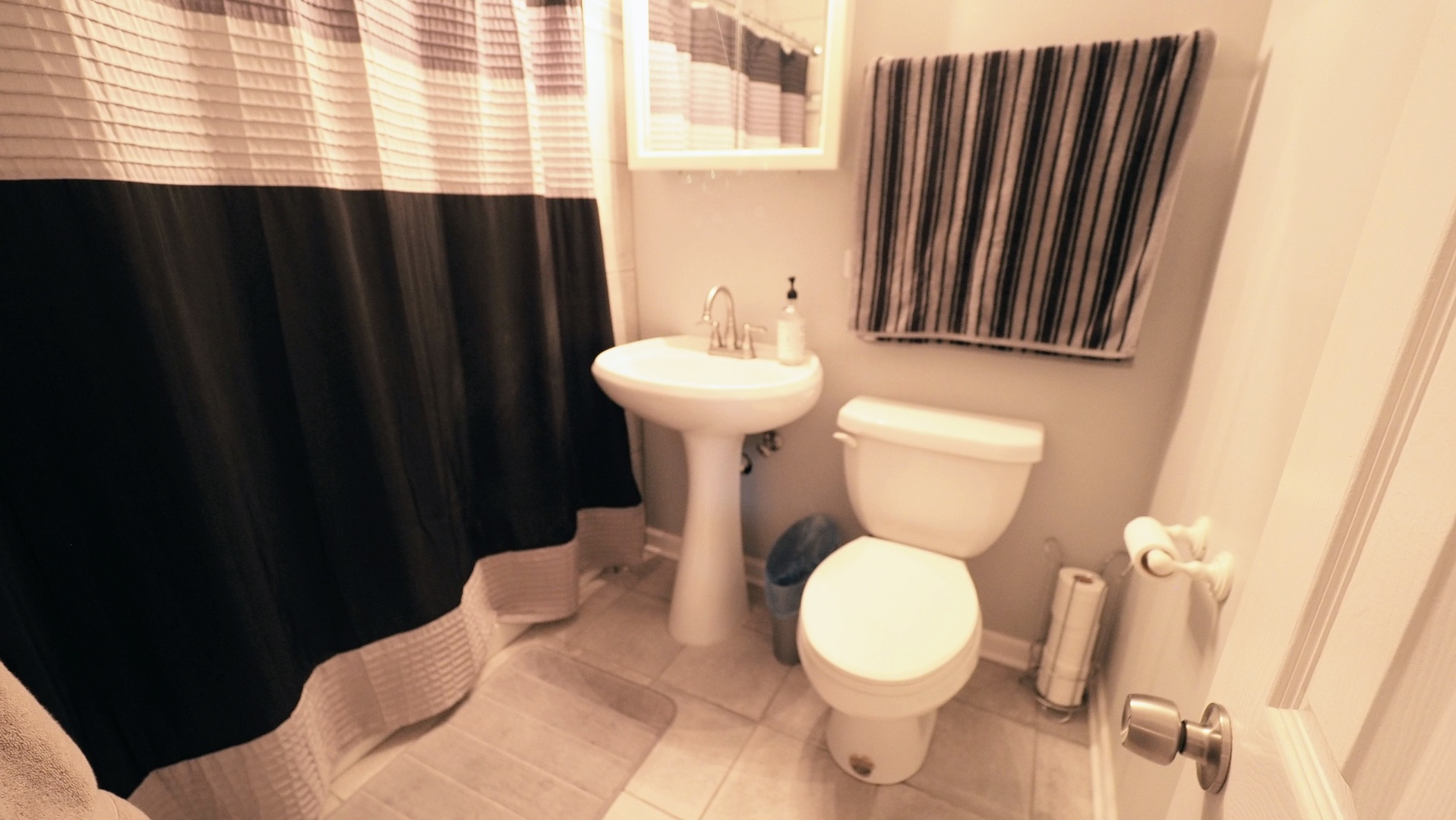 21W222 Ahlstrand Road Lombard, IL 60148 - Photo 4 of 8 Gallery Image 4