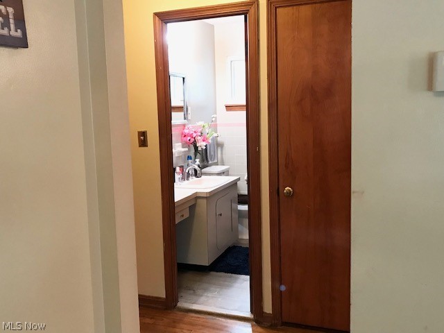 1968 Ridgehill Road Cleveland, OH 44121 - Photo 19 of 35