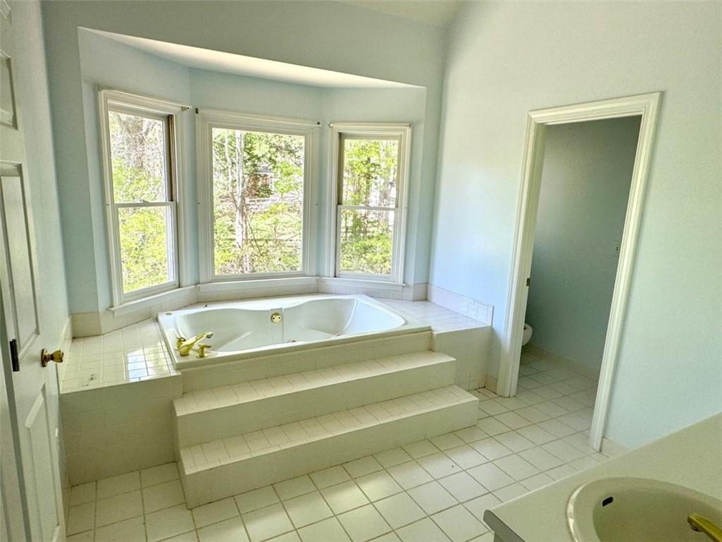 219 Deerhill Drive Bogart, GA 30622 - Photo 21 of 27 a spacious bathroom with a bathtub and a shower